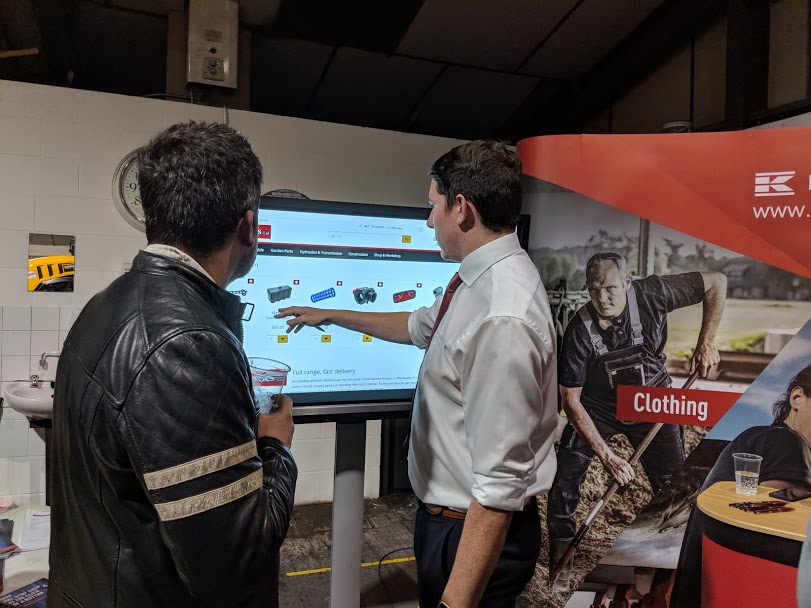 Kramp online parts service being explained to a prospective customer